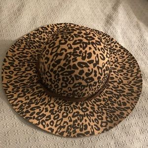 Wide brim hat